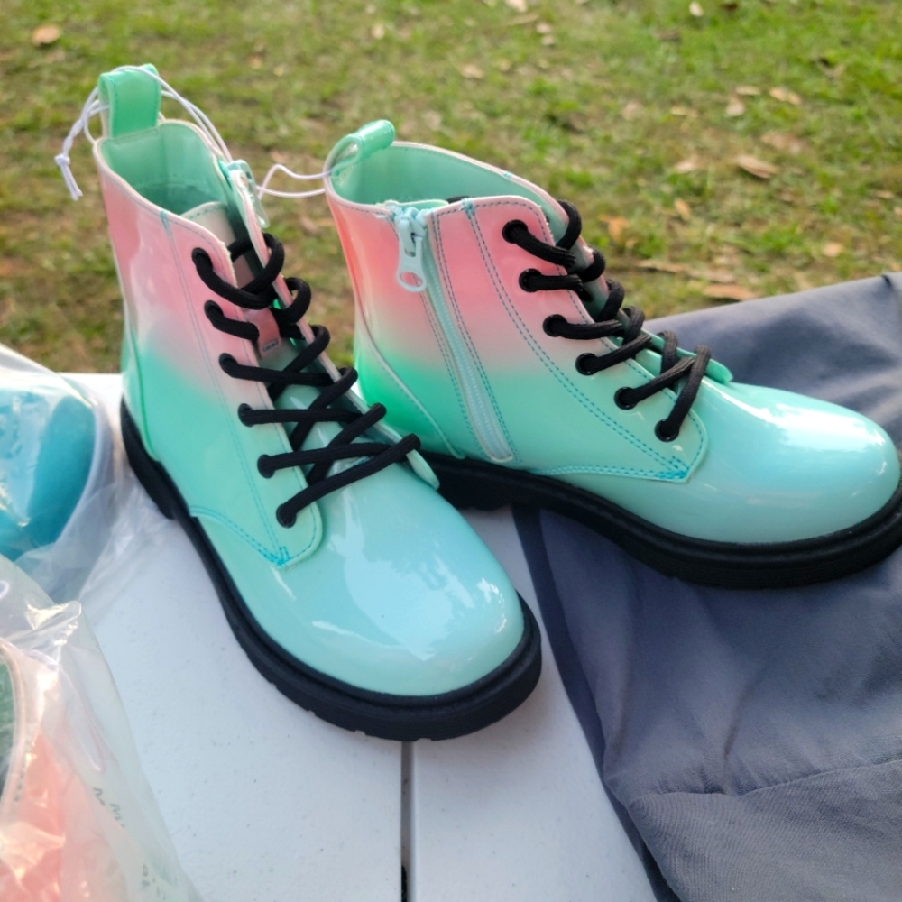Girls boots size 2